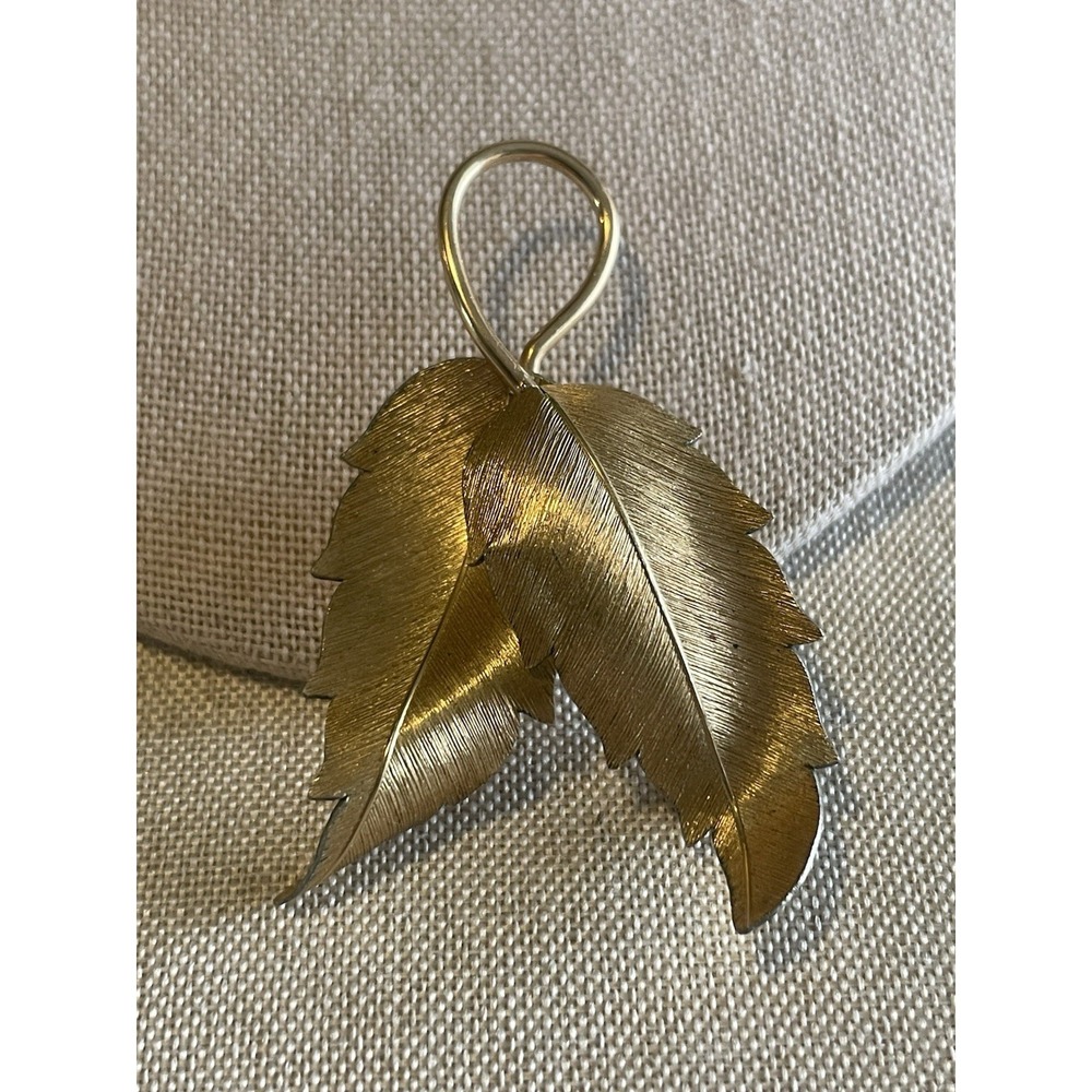 Vintage Krementz Brushed Gold Tone Leaf Brooch Signed Textured Pendant 2" Curved